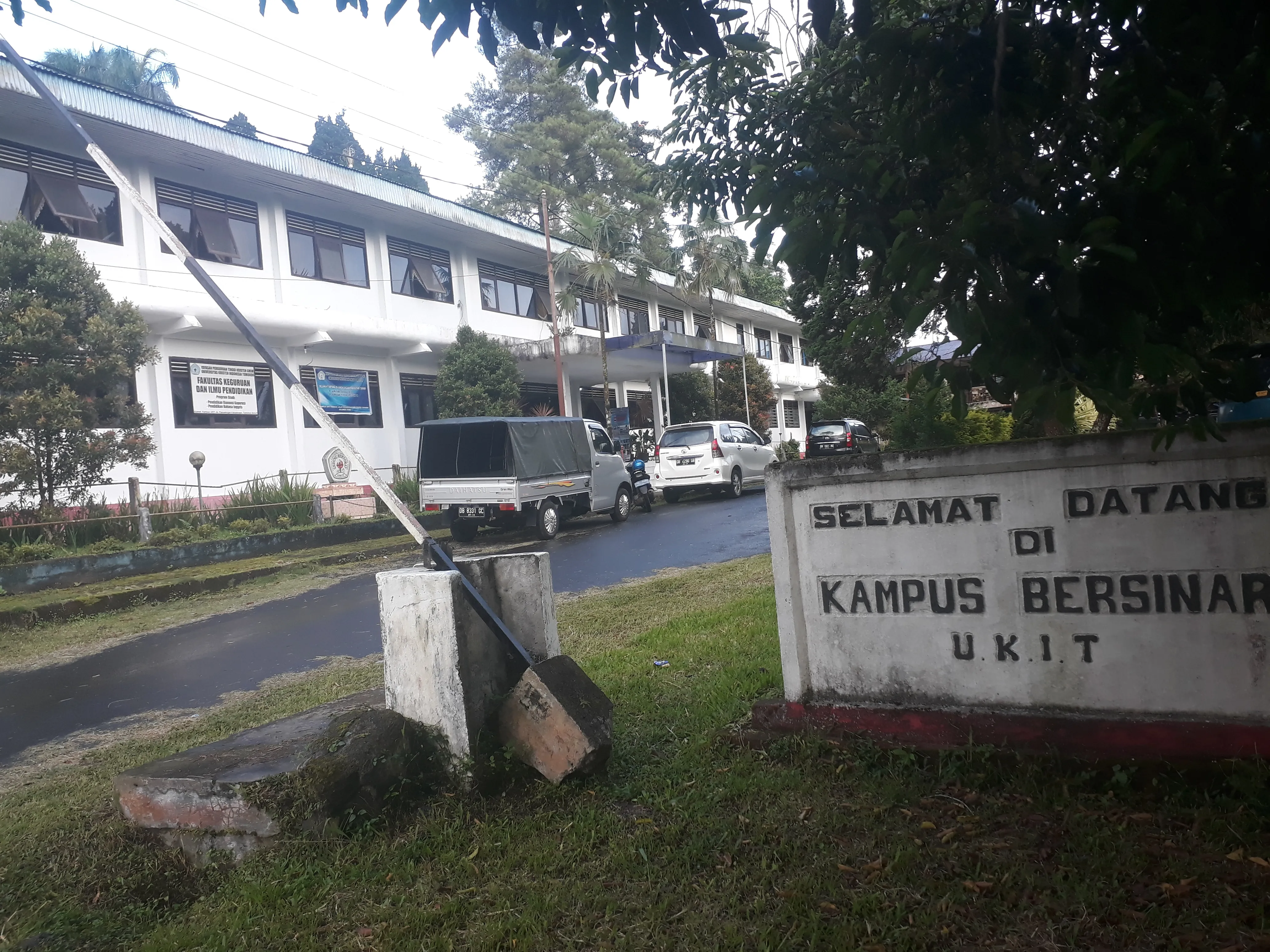 Bangunan Universitas Kristen Indonesia Tomohon